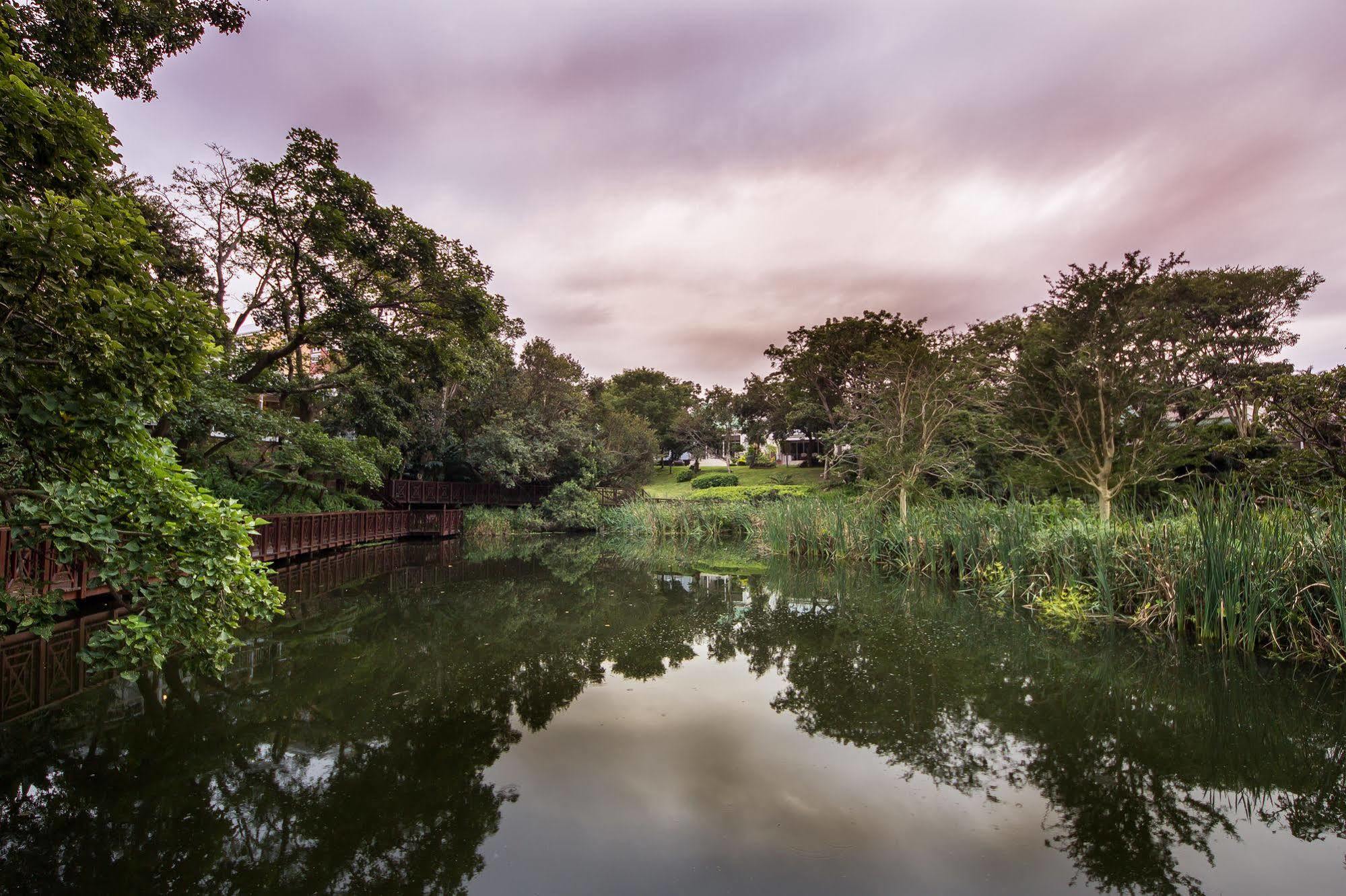 Quarry Lake Inn East London Esterno foto